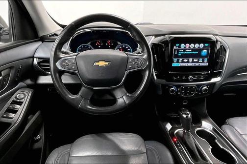 Pepperdust Metallic 2018 Chevrolet Traverse Premier