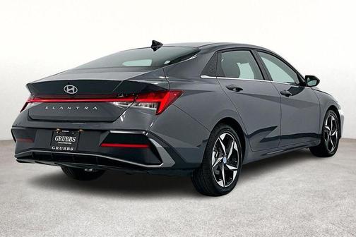 2025 Hyundai ELANTRA SEL