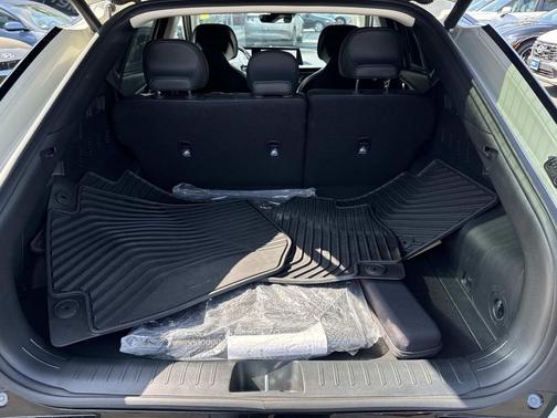 Glacier 2024 Kia EV6 Wind