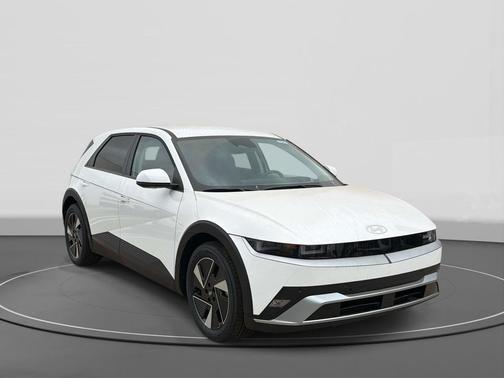 Atlas White 2026 Hyundai IONIQ 5 SE