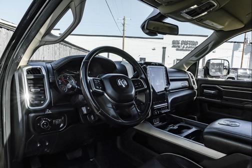 2021 RAM 3500 Laramie Crew Cab 4x4 8' Box