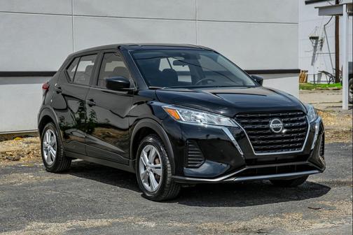 Super Black 2022 Nissan Kicks S