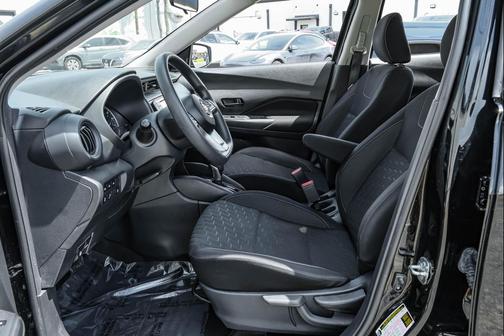 Super Black 2022 Nissan Kicks S