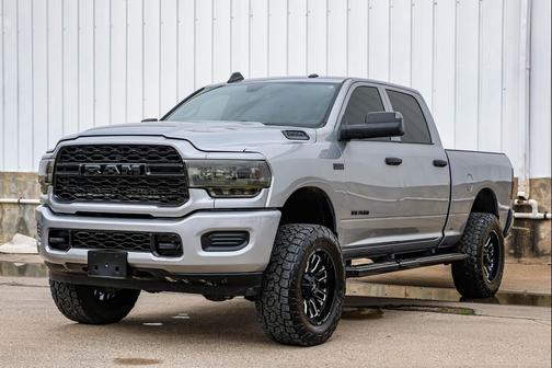 2022 RAM 2500 Tradesman Crew Cab 4x4 6'4' Box
