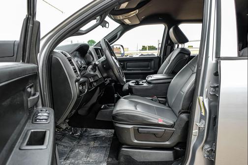 2022 RAM 2500 Tradesman Crew Cab 4x4 6'4' Box