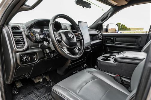 2022 RAM 2500 Tradesman Crew Cab 4x4 6'4' Box