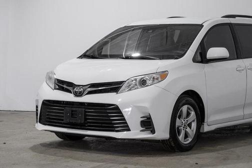 2020 Toyota Sienna LE