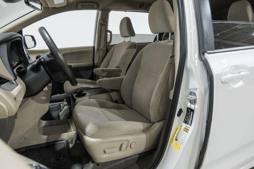 2020 Toyota Sienna LE