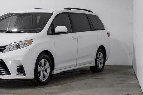 2020 Toyota Sienna LE
