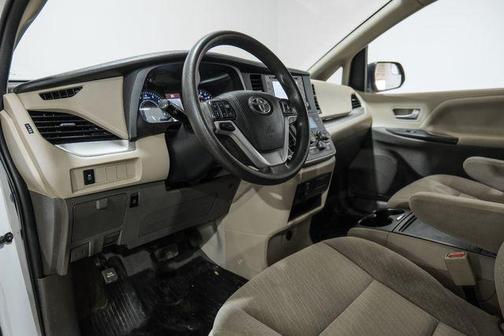 2020 Toyota Sienna LE