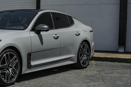 Ceramic Silver 2022 Kia Stinger GT2