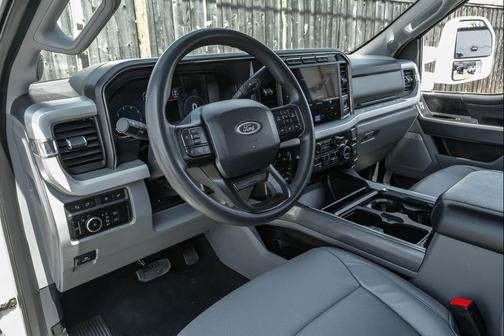 Oxford White 2023 Ford F-250 XLT