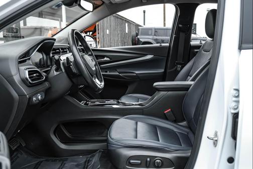 Summit White 2023 Chevrolet Bolt EUV FWD LT