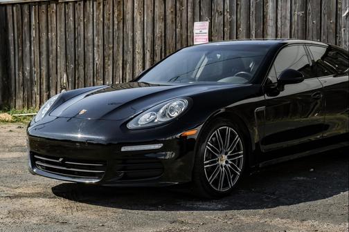 2016 Porsche Panamera 4