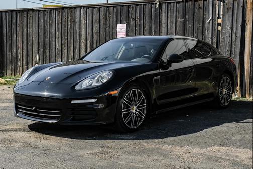 2016 Porsche Panamera 4