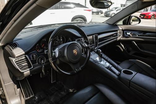2016 Porsche Panamera 4