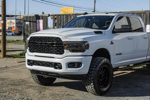 2022 RAM 2500 Big Horn Crew Cab 4x4 6'4' Box