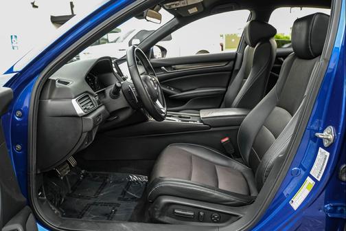 Still Night Pearl 2018 Honda Accord Sport