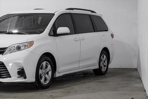 2020 Toyota Sienna LE