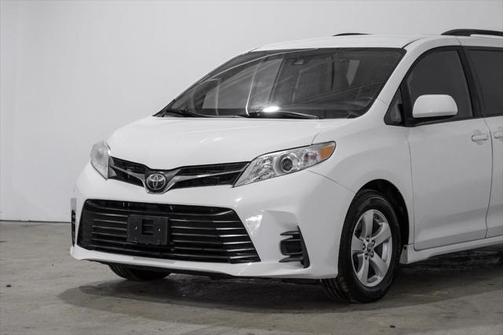 2020 Toyota Sienna LE