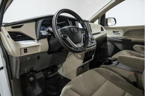 2020 Toyota Sienna LE
