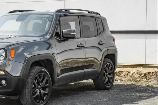 Granite Crystal Metallic Clearcoat 2018 Jeep Renegade Altitude