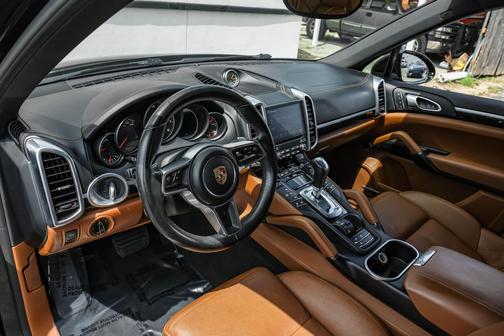 Black 2018 Porsche Cayenne Cayenne