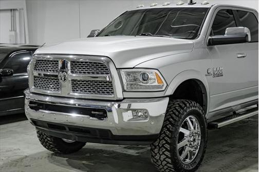 2018 RAM 3500 Laramie Crew Cab 4x4 8' Box