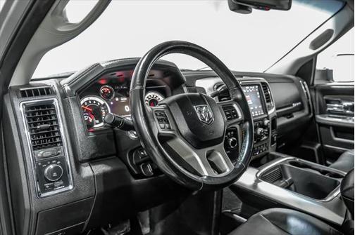 2018 RAM 3500 Laramie Crew Cab 4x4 8' Box