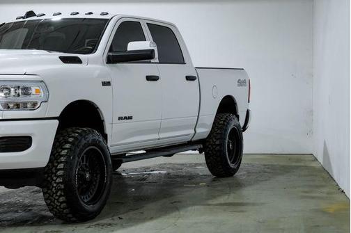 2022 RAM 2500 Tradesman Crew Cab 4x4 6'4' Box