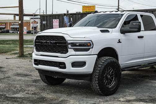 2023 RAM 2500 Tradesman Crew Cab 4x4 6'4' Box