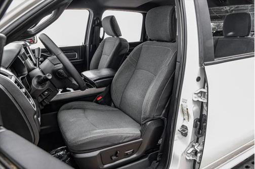 2019 RAM 3500 Big Horn Crew Cab 4x4 6'4' Box