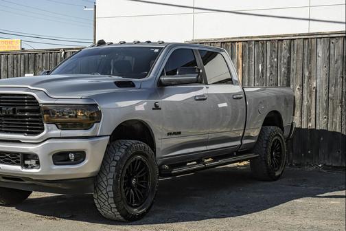 2020 RAM 2500 Big Horn Crew Cab 4X4 6'4' Box