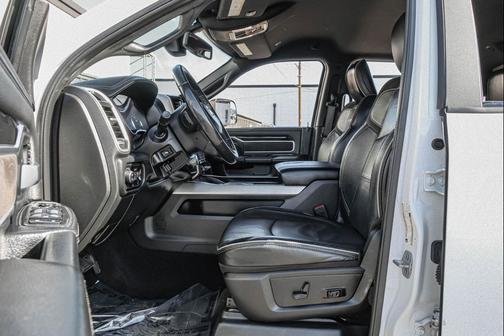 2019 RAM 2500 Laramie Crew Cab 4x4 6'4' Box