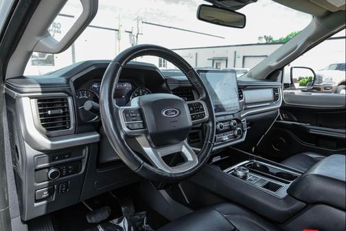 White 2022 Ford Expedition XLT