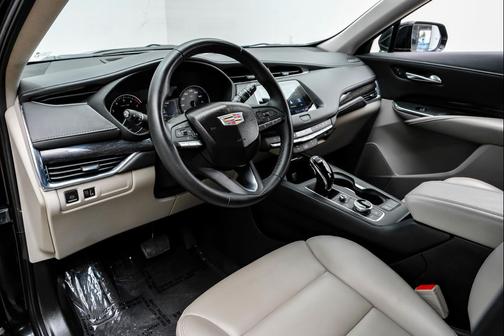 2023 Cadillac XT4 Premium Luxury