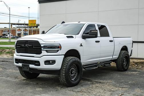 Bright White Clearcoat 2023 RAM 2500 Tradesman Crew Cab 4x4 6'4' Box