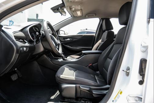Summit White 2023 Chevrolet Malibu 1LS