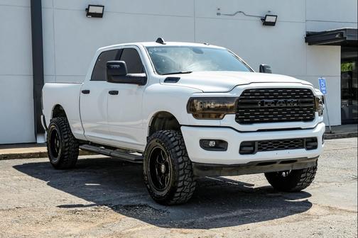 Bright White Clearcoat 2024 RAM 2500 Big Horn Crew Cab 4x4 6'4' Box