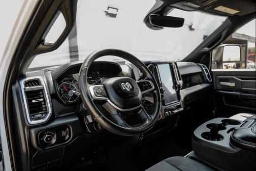 Bright White Clearcoat 2023 RAM 2500 Big Horn Crew Cab 4x4 6'4' Box