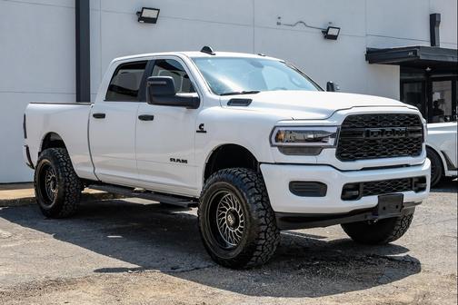 White 2023 RAM 2500 Big Horn 4x4 Crew Cab 64 Box