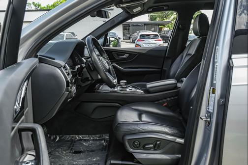 Silver 2019 Audi Q7 55 Premium Plus
