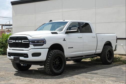 Bright White Clearcoat 2022 RAM 2500 Big Horn Crew Cab 4x4 6'4' Box