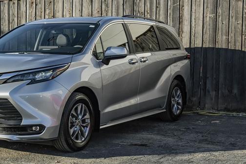 2025 Toyota Sienna XLE