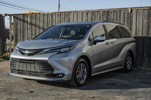 2025 Toyota Sienna XLE