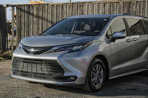 2025 Toyota Sienna XLE