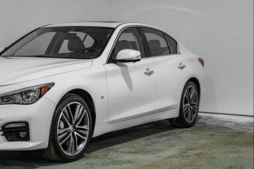 2015 INFINITI Q50 Base