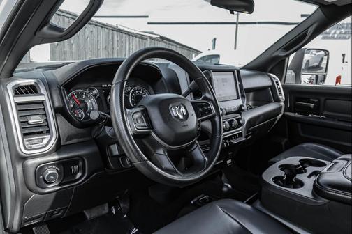 2023 RAM 3500 Tradesman Crew Cab 4x4 8' Box