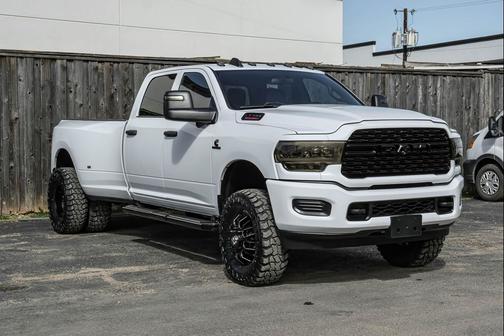 2023 RAM 3500 Tradesman Crew Cab 4x4 8' Box