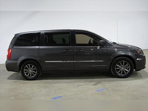 2016 Chrysler Town & Country S